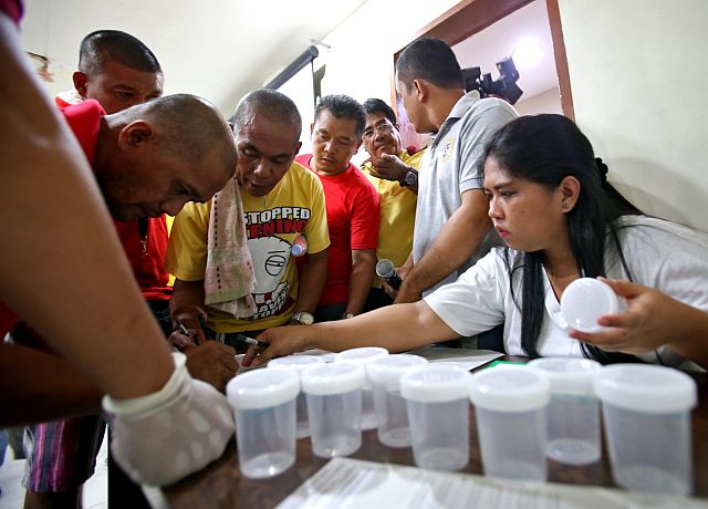 Drivers, conductors, dispatchers and ambulant vendors accredited by the Cebu South Bus Terminal take the surprise drug test at the terminal. (CDN PHOTO/JUNJIE MENDOZA)
