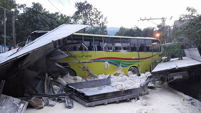 16-wheeler flat truck that carried limestone was maneuvering a downhill when it collided with a Ceres bus carrying 15 to 20 passengers. (CONTRIBUTED PHOTO/CHANIX TATUM)