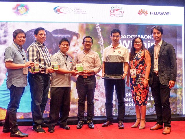 Officials of PLDT headed by SVP International and Carrier Business Alejandro Caeg (2nd from left) and PLDT Cebu Zone head Bong Lintag (leftmost), and representatives from Huawei and the Asian Carriers Conference hand over laptops, tablets and Internet connectivity to Dr. Ronil Manayon (center), principal of Cordova National High School for being one of the recipients of this year’s telecommunications conference. (Contributed Photo) 