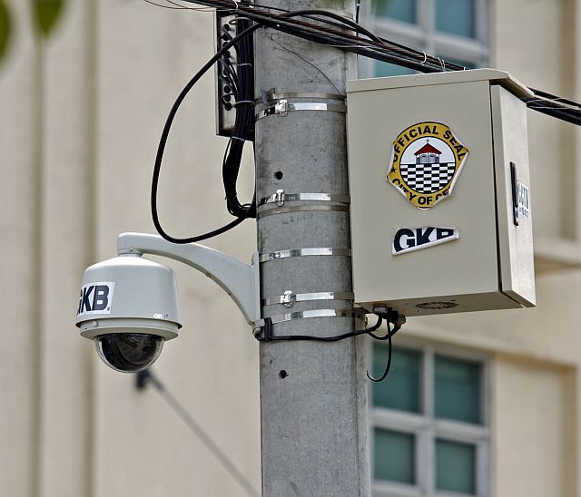 CCTV ISSUE/JUNE 5, 2013: New CCTV's installed in an electrict post across the City Hall annex building and the various parts of the City use for dissaster preparedness by the Cebu City Disaster Risk Reduction Management Council (CDRRMC) headed Alvin Santillana and Catherine Yso.(CDN PHOTO/JUNJIE MENDOZA)