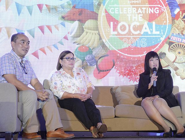 Acting Department of Tourism Central Visayas chief Judy Gabato (right) answers a question during a panel discussion at the Tourism Summit. With her during yesterday’s tourism summit were co-panelist, lawyer Maria Jane Paredes of Smart Communications and the panel moderator, Ahmed Cuizon, Land Transportation Franchising Regulatory Board chief. (CDN PHOTO/CHRISTIAN MANINGO)