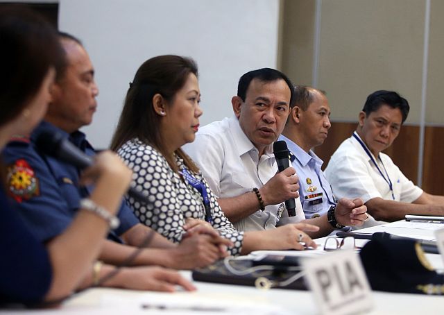 General Manager Edmund Tan of the Cebu Port Authority (4th from left) answers questions from the media during the Kapihan sa PIA. Yesterday’s Kapihan was also attended by Marina 7 Director Nanette Villamor Dinopol (3rd from left) (CDN PHOTO/LITO TECSON).