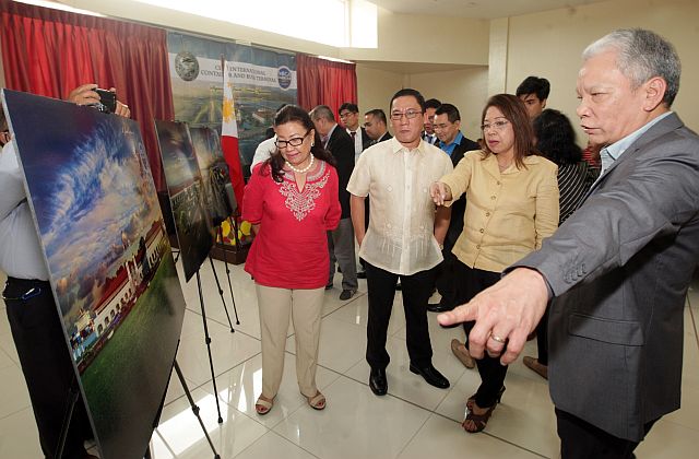 Victor Songco, Mega Harbour Port and Development Inc. president (right) and Consolacion Mayor Teresa Alegado (second from right) show guests an architectural perspective of the proposed port project (CDN PHOTO/TONEE DESPOJO).