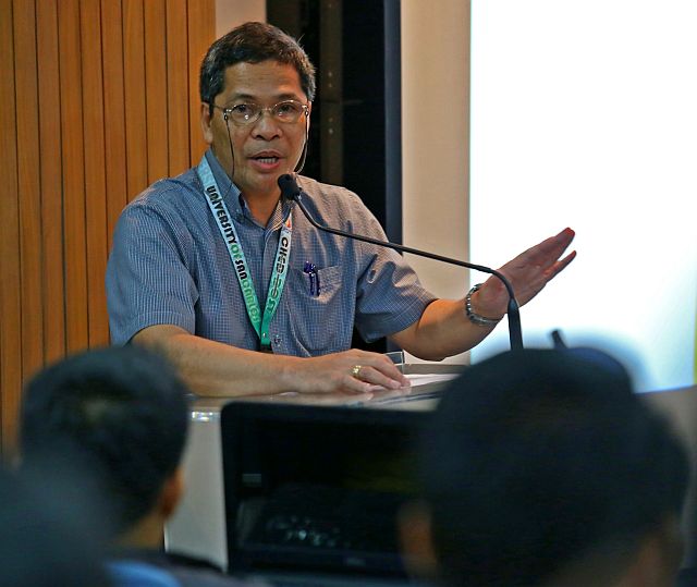 IMPROVING WATER QUALITY CEBU'S RIVER CREEK/SEPT. 7, 2016: Engr. Ricardo Fornis, Assitant Dean, University of San Carlos- School of Engineering discusses the problem of the waterways of the creeks and river's in Cebu City which needs to be rehabilitate as he speaks during the Ramon Aboitiz Foundation Inc. (RAFI) Eduardo Aboitiz Development and Study Center Understanding Choices forum, Improving the Surface Water Quality of Cebu's Rivers and Creeks (CDN PHOTO/JUNJIE MENDOZA).