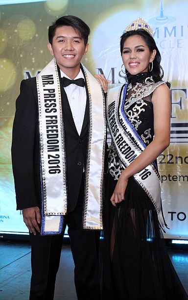  Lesley Cara delos Santos and Rabboni Borbon of Cebu Daily News (CDN) win the Mr. and Ms. Press Freedom 2016 Pageant at Summit Circle Hotel. (CDN PHOTO/JUNJIE MENDOZA)