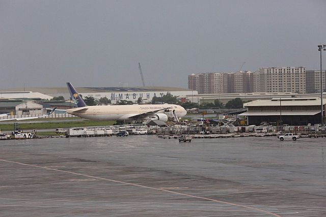 Saudia flight SVA 872 was isolated at the Ninoy Aquino International Airport after Naia received a distress call, prompting authorities to conduct security measures. (Inquirer Photo)