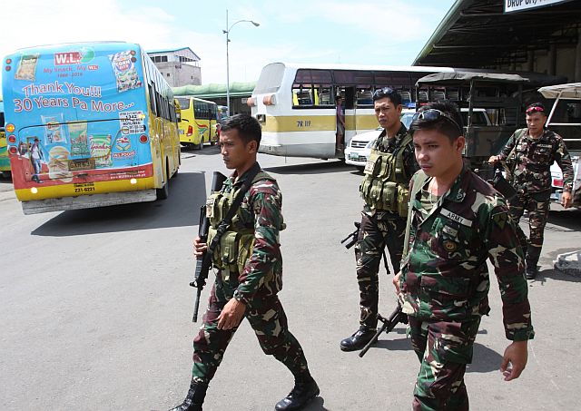 Philippine Army soldiers from the 47th Infantry Battalion of the Central Command (CENTCOM) were deployed to secure crowded areas like the Cebu South Bus Terminal and the Cebu City Medical Center. They were ordered to augment the police during visibility patrols (CDN PHOTO/JUNJIE MENDOZA)
