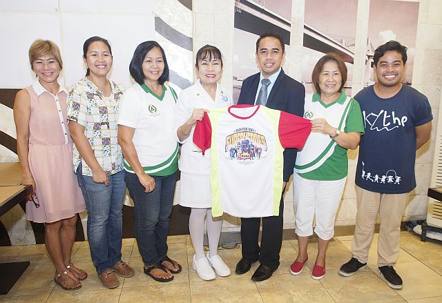 Organizers of the Run for BB 7 Superheroes Run show off the race shirt during a press conference yesterday at the Chikaan restaurant Parkmall branch in Mandaue City.  (CDN PHOTO/CHRISTIAN MANINGO)