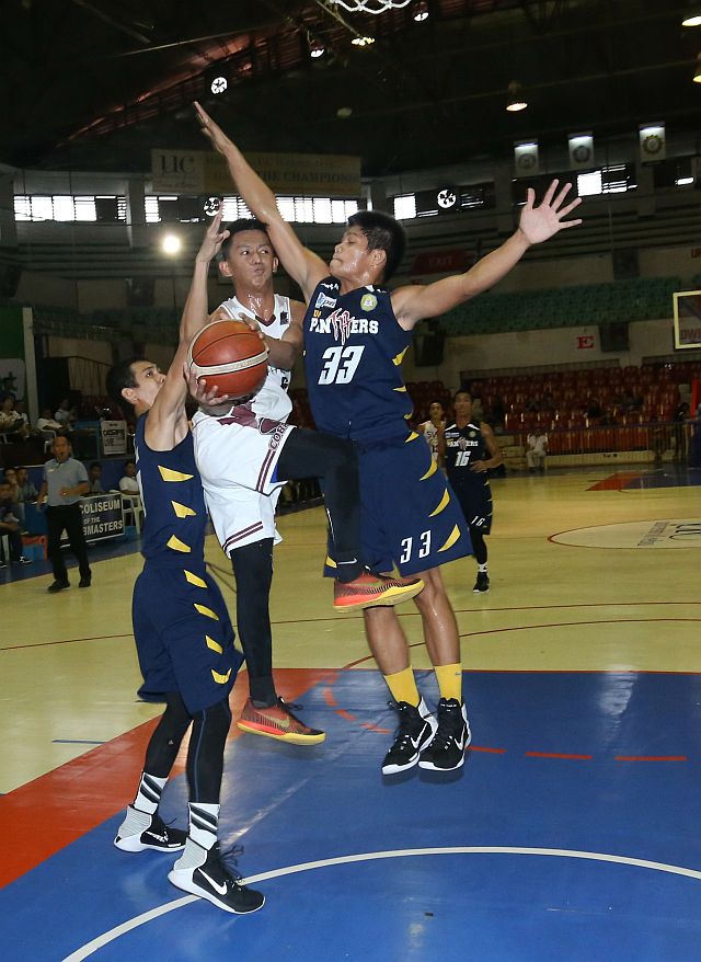 Sir Shaquille Imperial of SWU evades the defense of two USPF players in their Cesafi men’s basketball game last Sunday at the Cebu Coliseum (CDN PHOTO/LITO TECSON).