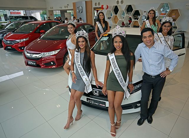  BEAUTY QUEENS AND BEAUTIFUL CARS. Winners of the Binibining Pilipinas Teen USA surround a Honda Civic RS Turbo during their visit to the Honda Cars Cebu Inc. (HCCI) dealership last Sept. 15. With them is HCCI general manager Alec Bucao (CDN PHOTO/LITO TECSON).