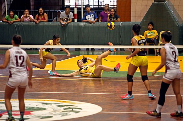 The USPF Lady Panthers and the SWU Lady Cobras,  shown in this Sept. 25 photo, will face separate opponents today with the latter gunning for another finals stint in the Cesafi 2016 women’s volleyball at San Carlos gym (CDN PHOTO/LITO TECSON).