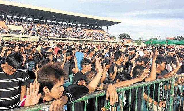 Confessed drug users and pushers gather in Pampanga province during a recent mass surrender ceremony in line with the government’s anti-drug campaign. (TONETTE OREJAS/INQUIRER CENTRAL LUZON)