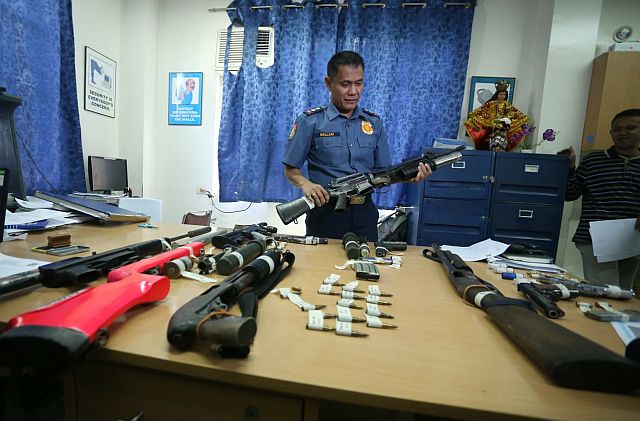 Provincial Intelligence Branch (PIB) Chief Supt Germano Mallari checks recovered weapon from Brgy Councilor Felix Abacajan Jr. during yesterday's shootout at Talisay (CDN PHOTO/LITO TECSON) 