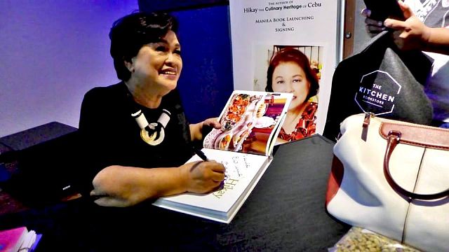 Louella Alix signs copies of her book Hikay