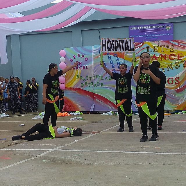 Mandaue City female inmates with their statement shirt, "No to drugs" during their dance performance.  (CDN PHOTO/ VICTOR SILVA) 