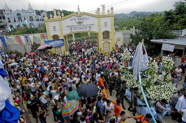 Catholic devotees join the procession of the image of the Blessed Virgin Mary as they celebrate her birthday in this file photo taken on Sept. 8, 2009 in Lindogon. (Photo by Victor Kintanar)