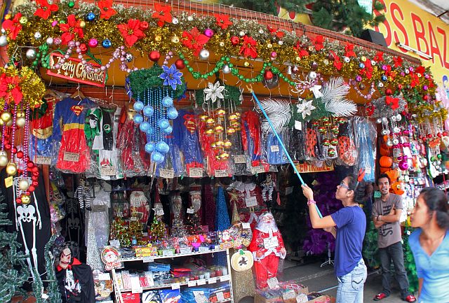  As the month of December nears, Christmas decorations have started to be displayed in stores  across Cebu. The DTI Cebu Consumer Welfare Division  asks consumers to patronize products with ICC stickers to avoid buying substandard products, specially Christmas lights (CDN PHOTO/JUNJIE MENDOZA).