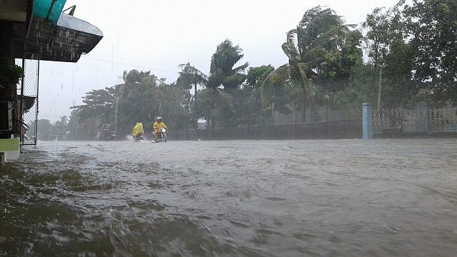 Continuous rains brought about by typhoon Karen since Friday have flooded the roads in Virac, Catanduanes. (CONTRIBUTED PHOTO/Marlon San Esteban)