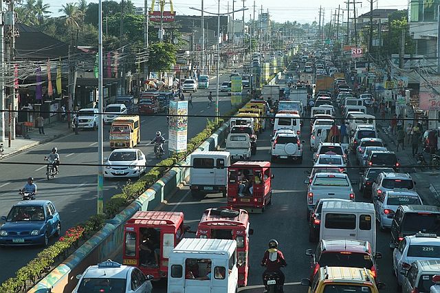 Heavy traffic congestion along ML Quezon Street, Lapu-Lapu City (CDN PHOTO/FERDINAND EDRALIN).