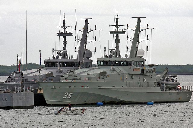 two Australian Royal class patrol boats dock at the Naval Forces Central port (CDN PHOTO/JUNJIE MENDOZA).