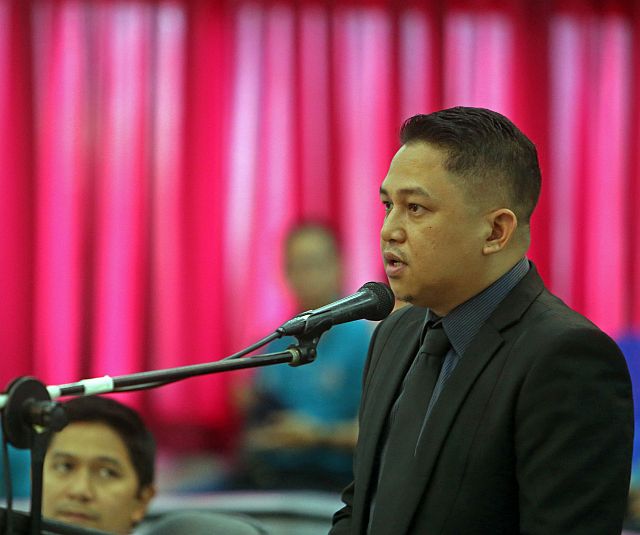PB Member Christopher Baricuatro justifies using the province’s Quick Response Fund to finance the purchase of misting equipment to resolve the dengue outbreak. (CDN PHOTO/LITO TECSON)