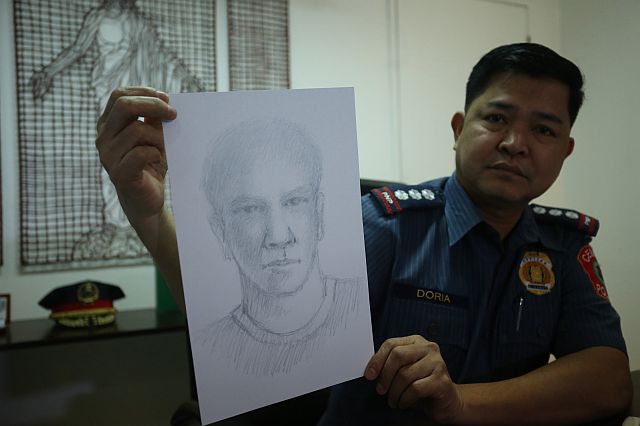 Cebu City Police Chief Joel Doria presents a cartographic sketch of the gunman in the slay of Annalou Llaguno, who was killed by motorcycle-riding men last Friday for allegedly tipping police about the illegal drugs operations in the region. (CDN PHOTO/LITO TECSON)