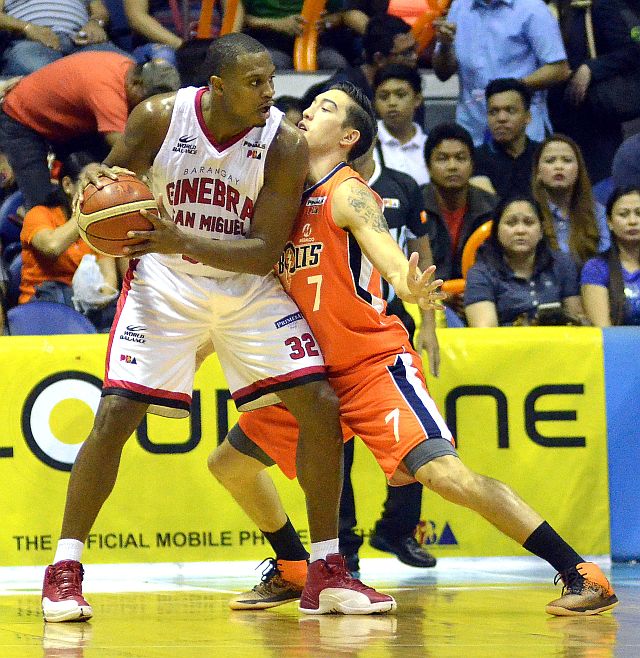 Ginebra import Justin Brownlee posts up against Meralco’s Cliff Hodge (INQUIRER).