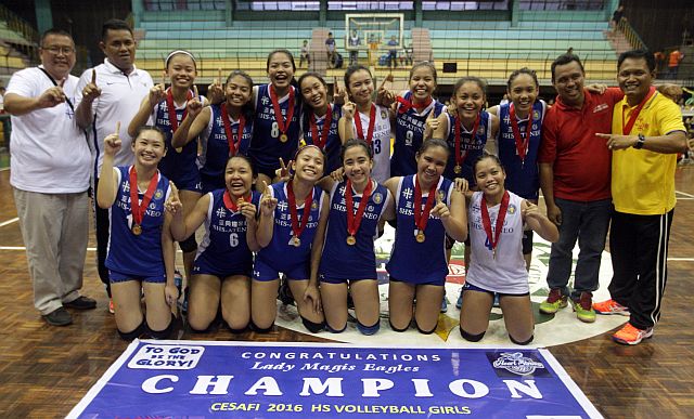 Kaye Santos (fourth from left, front row) celebrates with her teammates and team officials of the Sacred Heart School -Ateneo de Cebu after their championship victory over the University of San Jose-Recoletos in the Cesafi girls’ volleyball tournament (CDN PHOTO/TONEE DESPOJO). 