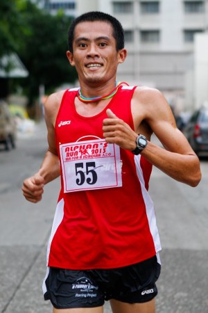 ALPHAN'S RUN/AUGUST 25, 2013: Noel Tillor running towards the finish line and finished first place in the 21K Male Category during the Alphan's Run at Ayala Terraces.(CDN PHOTO/CHOY ROMANO)