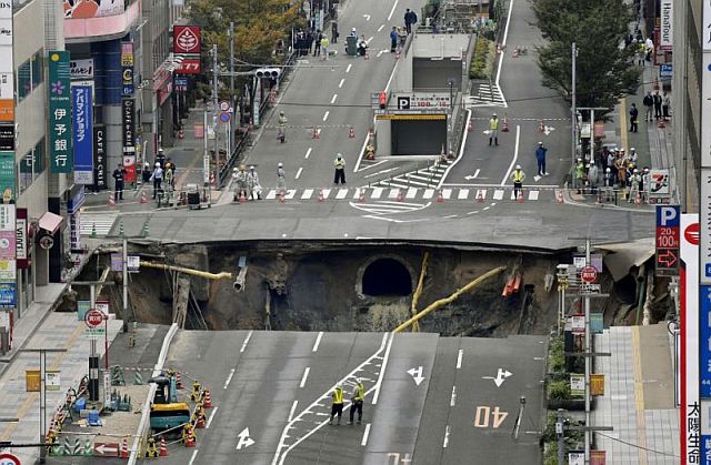A massive shinkhole is created in the middle of the business district in Fukuoka, southern Japan Tuesday, Nov. 8, 2016.  (AP) 