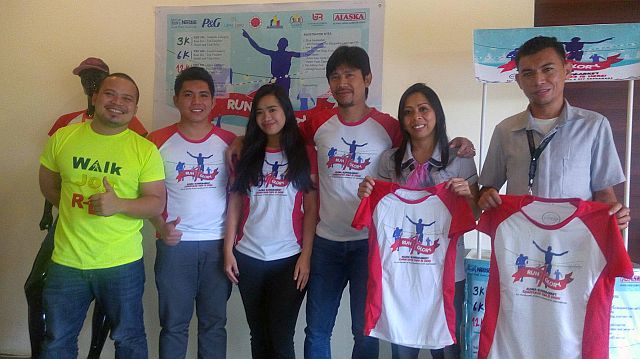 Organizers of the 3rd Elora Run:Run For Glory pose for the camera after a press conference earlier at the Elora Supermarket (CDN PHOTO/GLENDALE ROSAL). 