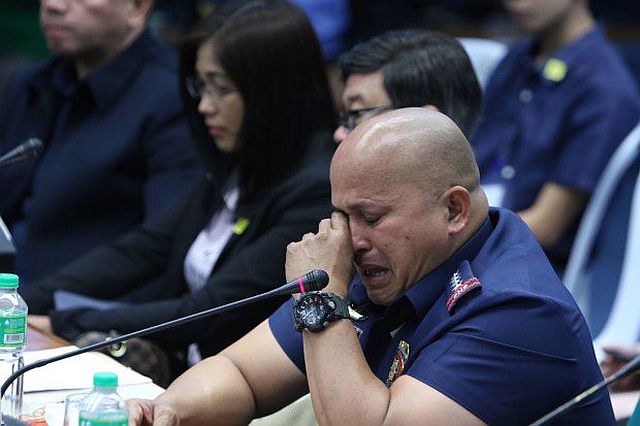 Emotonal PNP Chief Ronald Dela Rosa during Senate probe (INQUIRER FILE PHOTO). 