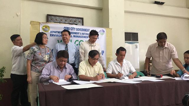The agreement was signed by Mayor Tomas Osmeña and EMB-7 OIC Regional Director William Cuñado (CDN PHOTO/IZOBELLE PULGO).