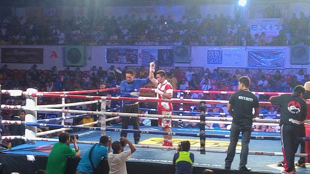 A referre raises the hand of Jason "El Niño" Pagara, who scored a first round knockout win over Nicaraguan Jose Alfaro in the co-main event of Pinoy Pride 39: Road To Redemption at the Cebu Coliseum. (CDN PHOTO/GLENDALE ROSAL)