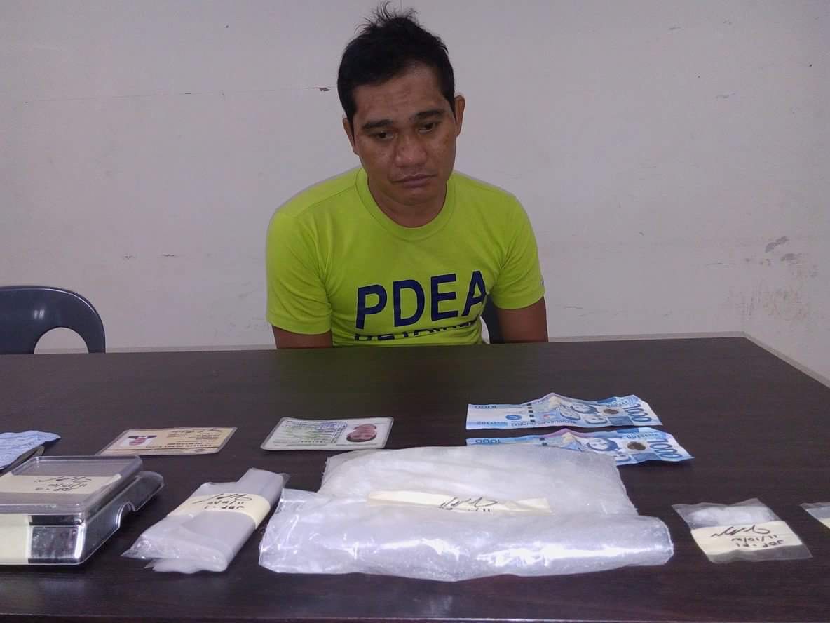 Suspected drug peddler Henry Tabalin was arrested by PDEA-7 agents in a drug bust past 11 p.m. Thursday. (CDN PHOTO/JUNJIE MENDOZA)
