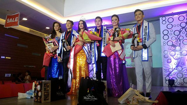 (From left): Amanda Basnillo of University of Southern Philippines Foundation (1st Runner Up) and Gerome Josef Diaz of University of San Carlos-Talamban Campus (1st Runner Up); Jason Jose Acha and Kathyrene Kaye Rollins; and Rachel Anne Tingal of USJ-R Balamban and Nhel Albon of University of Cebu Maritime Education and Training Center (UC-METC).