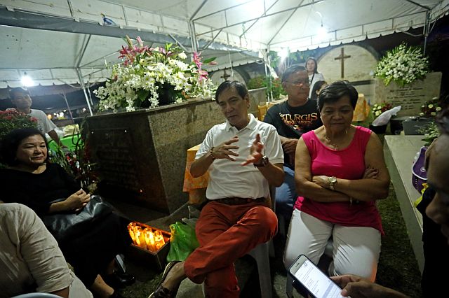 Former Cebu City mayor Michael Rama joined relatives during their visit  at the Cebu Memorial Park on All Saints’ Day (CDN PHOTO/LITO TECSON).