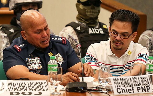 TEARS OF FRUSTRATION. Philippine National Police chief Director General Ronald “Bato” dela Rosa, frustrated over the corruption in the PNP, cries during the second Senate inquiry into the killing of Albuera Mayor Rolando Espinosa Sr. held on Nov. 23, 2016. At right, Espinosa’s son, suspected drug lord Kerwin Espinosa, hands him some tissue paper. (INQUIRER PHOTO/LYN RILLON)