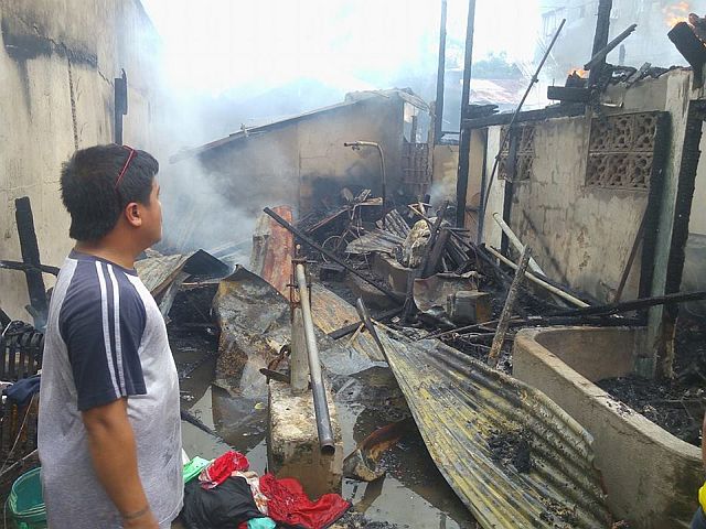Six houses were affected in Barangay Poblacion Pardo, Cebu City, (CDN PHOTO/ JUNJIE MENDOZA)