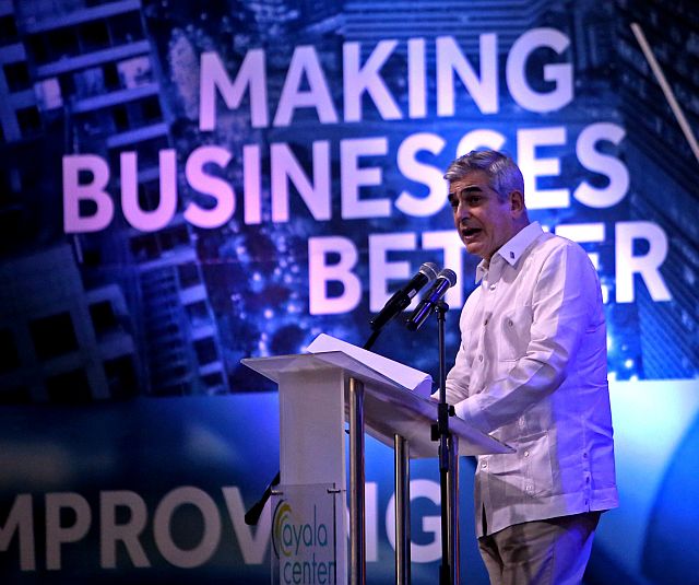 Jaime Augusto Zobel de Ayala, chairman and CEO of Ayala Corp., announces the new thrust of the Ayala group during a forum at the Ayala Activity Center at the Cebu Business Park. (CDN PHOTO/LITO TECSON)
