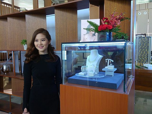 Merrill Gaisano, Beneluxe chief operations manager and internal gemologist, shows one of Royal Gem’s jewelry pieces which she describes as perfect for red carpet-type events. (CDN PHOTO/VICTOR ANTHONY V. SILVA)