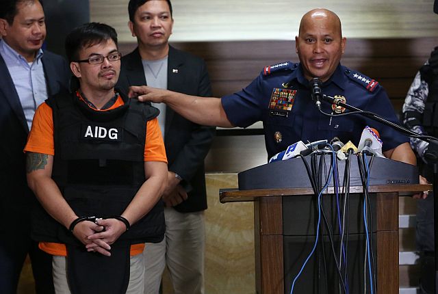  Philippine National Police chief Director General Ronald “Bato”  dela Rosa presents alleged big-time drug lord Kerwin Espinosa at the PNP headquarters in Camp Crame, Quezon City who was brought back to the country on  Nov.  18, 2016, a month after  his arrest in Abu Dhabi, United Arab Emirates (UAE) last Oct. 17. (INQUIRER PHOTO) 