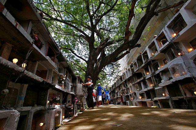 Rows of multi-storied niches inside the Catholic-owned  Carreta Cemetery in Barangay Carreta, Cebu City. (CDN PHOTO/JUNJIE MENDOZA)