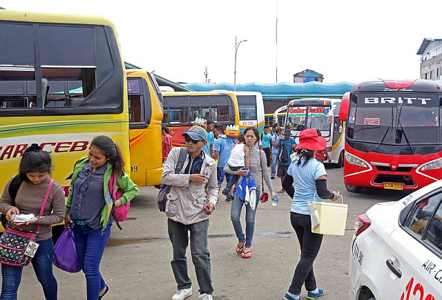 It’s back to work for passengers arriving at the Cebu South Bus Terminal after the four-day break (CDN Photo/Lito Tecson).