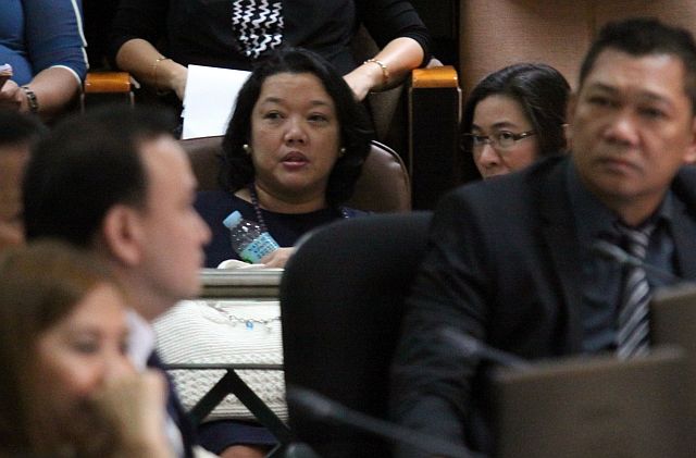Superbalita Cebu editor-in-chief Michelle So (center) and CCPC assistant executive director Cherry Ann Lim (partly hidden) wait for questions from the city councilors after they presented CCPC’s position papers on proposed FOI ordinance (CDN PHOTO/JUNJIE MENDOZA). 