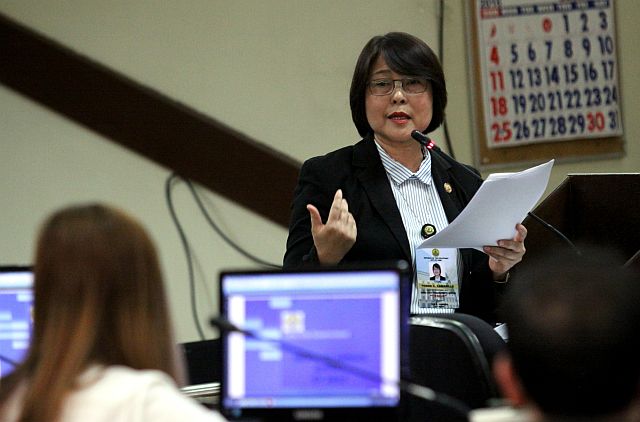 City Treasurer Tessie Camarillo outlines City Hall’s tax revenue plan for next year during the council’s budget hearing.  (CDN Photo/Junjie Mendoza) 