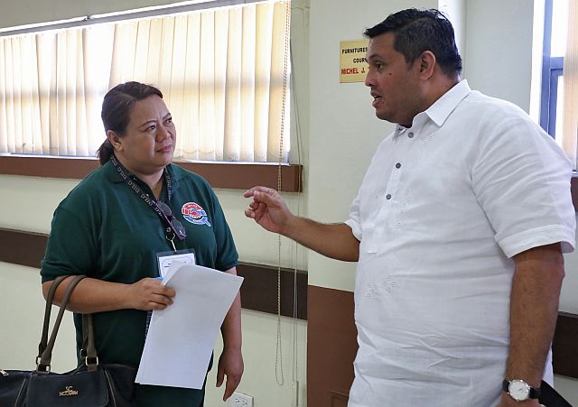 DILG Cebu City official Evelyn Calvo talks with Councilor Jose Daluz III on several barangay projects.  (CDN Photo/Junjie Mendoza)