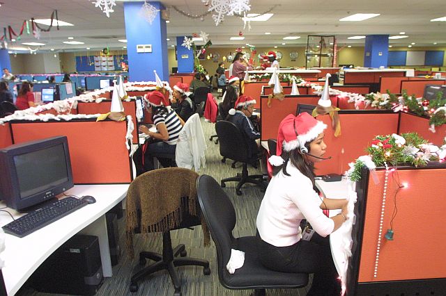 UNCERTAIN FUTURE. Despite the holidays, the BPO sector in Cebu have something less to cheer about amid concerns that US President-elect Donald Trump may relocate jobs back to America. (CDN FILE PHOTO)