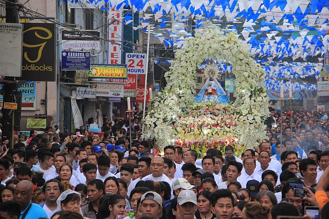  Thousands of devotees join the procession in honor of the Our Lady of the Rule (CDN PHOTO/NORMAN MENDOZA). 