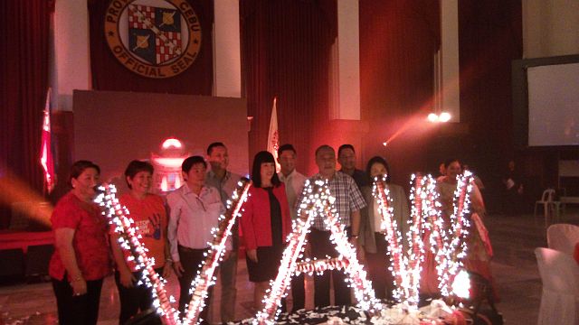 Cebu Gov. Hilario Davide III (fourth from right) and regional tourism official Judy dela Cruz Gabato (fifth from left) pose with some provincial officials after the lighting on Friday. (CDN PHOTO/MOREXETTE MARIE ERRAM)